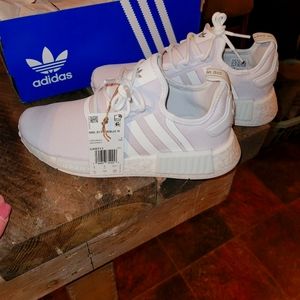 Brand new womans white size 7 1/2 shoe